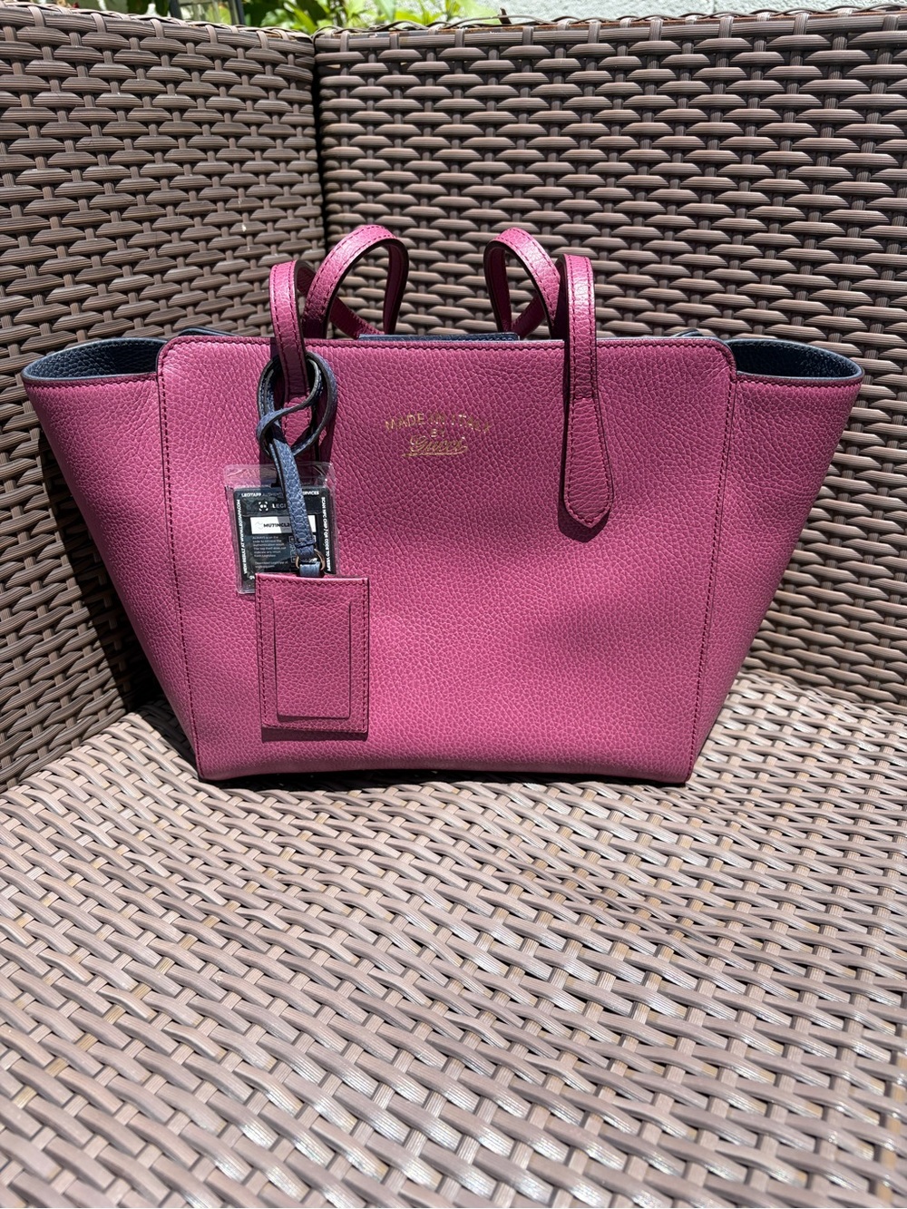 Gucci Leather Swing Tote Medium